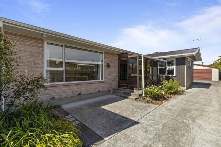 Photo of property in 6 Dulles Place, Papanui, Christchurch, 8053
