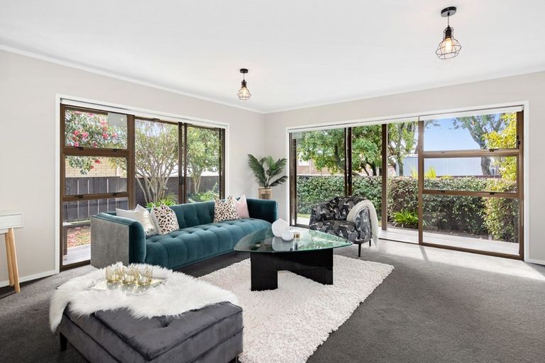 Photo of property in 1/322 Te Atatu Road, Te Atatu South, Auckland, 0610