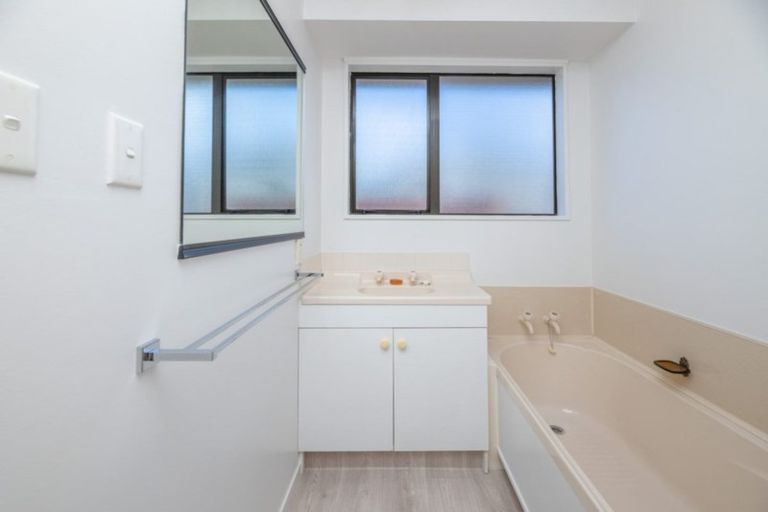 Photo of property in 2/83 Middlepark Road, Sockburn, Christchurch, 8042