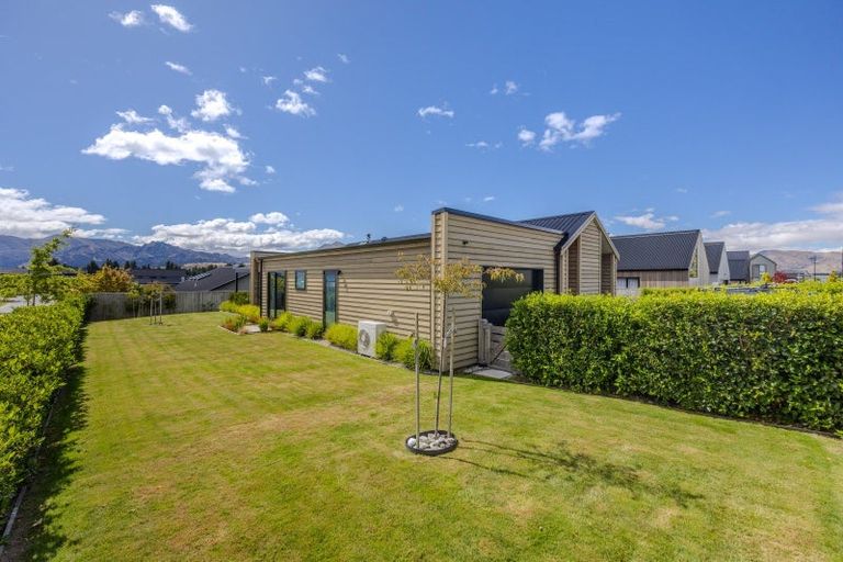 Photo of property in 20 Mount Nicholas Avenue, Wanaka, 9305