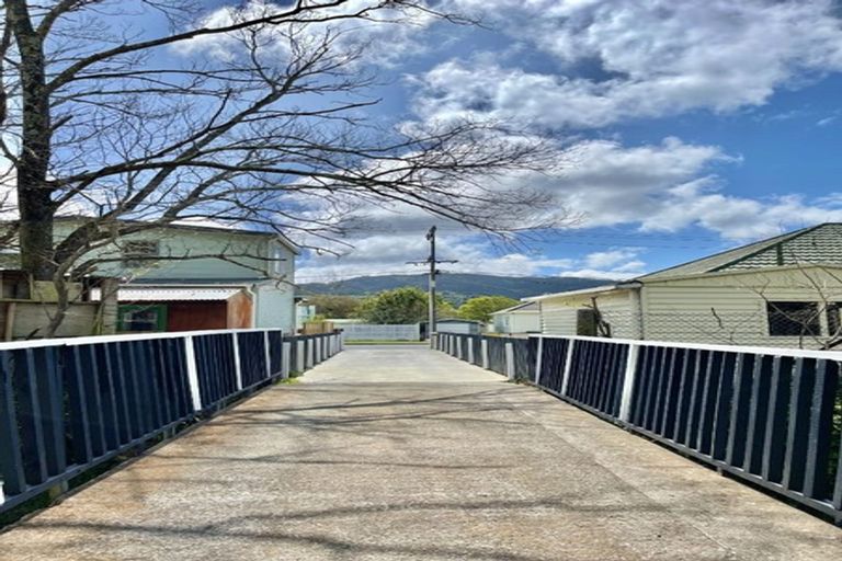 Photo of property in 2 Somme Road, Silverstream, Upper Hutt, 5019