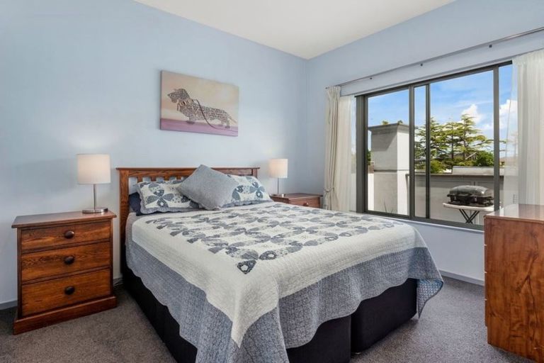 Photo of property in 11/26 Lovell Court, Rosedale, Auckland, 0632