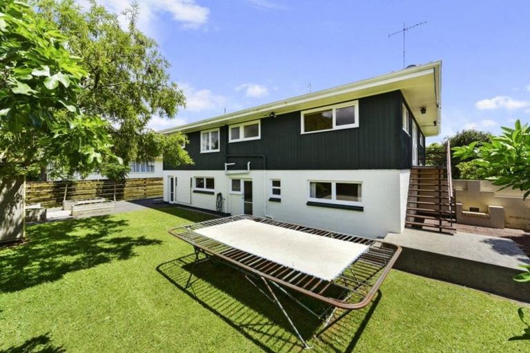 Photo of property in 34 Chedworth Avenue, Chedworth, Hamilton, 3210