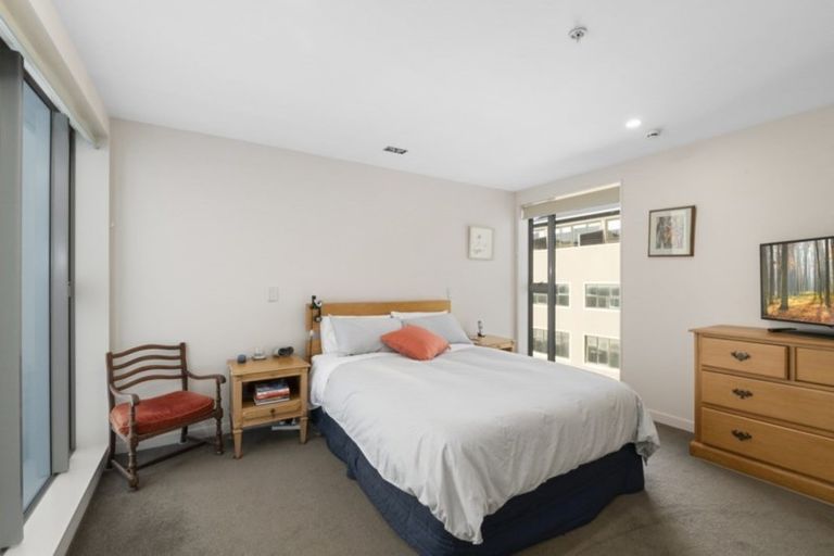 Photo of property in Portal Apartments, 4a/42 Cable Street, Te Aro, Wellington, 6011