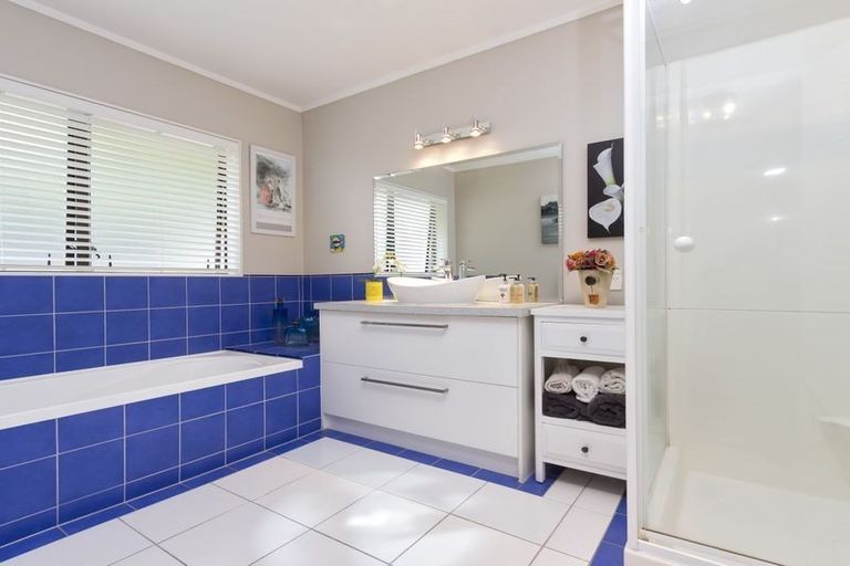 Photo of property in 5 Orohena Close, Northpark, Auckland, 2013