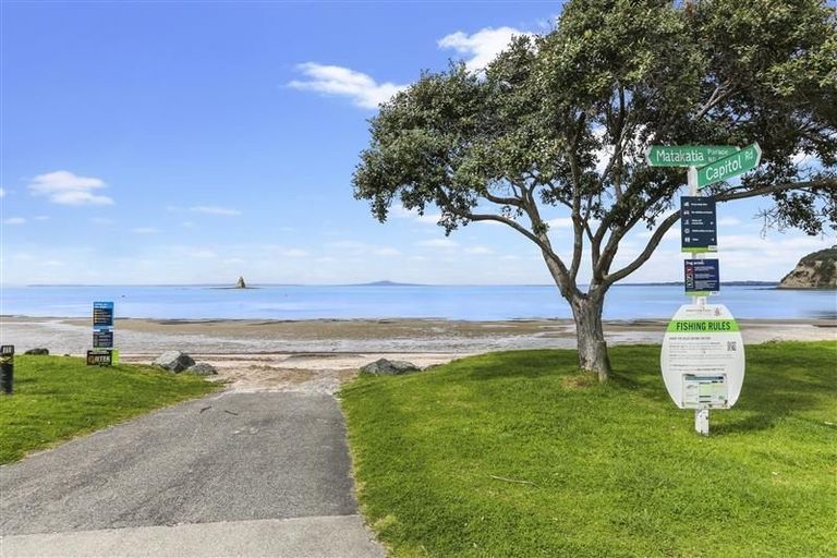Photo of property in 3 Capitol Road, Matakatia, Whangaparaoa, 0930
