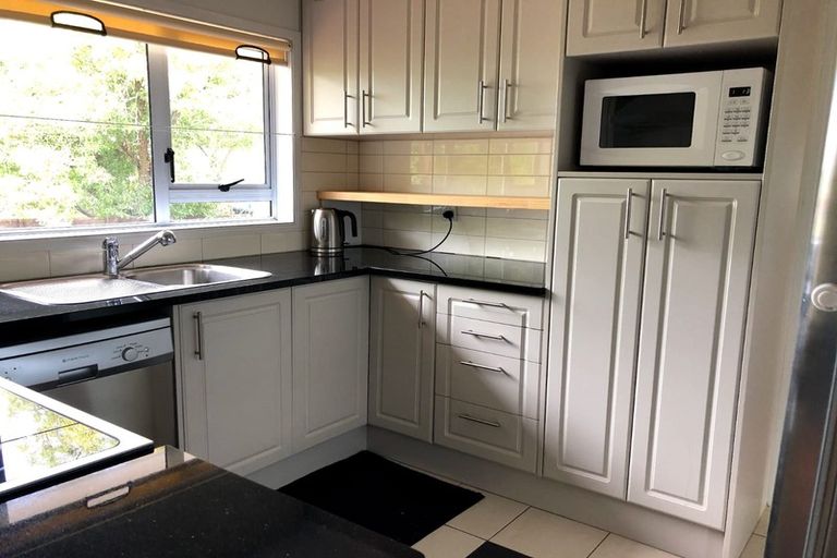 Photo of property in 3 Larne Avenue, Pakuranga Heights, Auckland, 2010