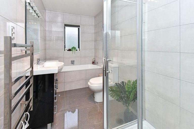 Photo of property in 41d Kelvin Road, Papakura, 2110