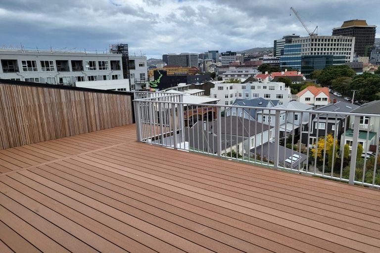 Photo of property in Endeavour Apartments, 5/125 Thorndon Quay, Pipitea, Wellington, 6011