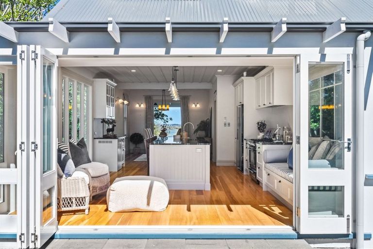 Photo of property in 7 Symonds Street, Onehunga, Auckland, 1061