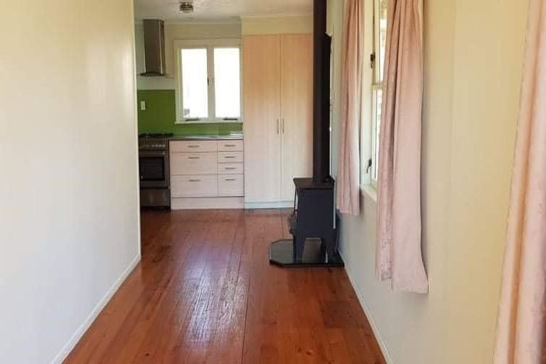 Photo of property in 727 Swanson Road, Swanson, Auckland, 0612
