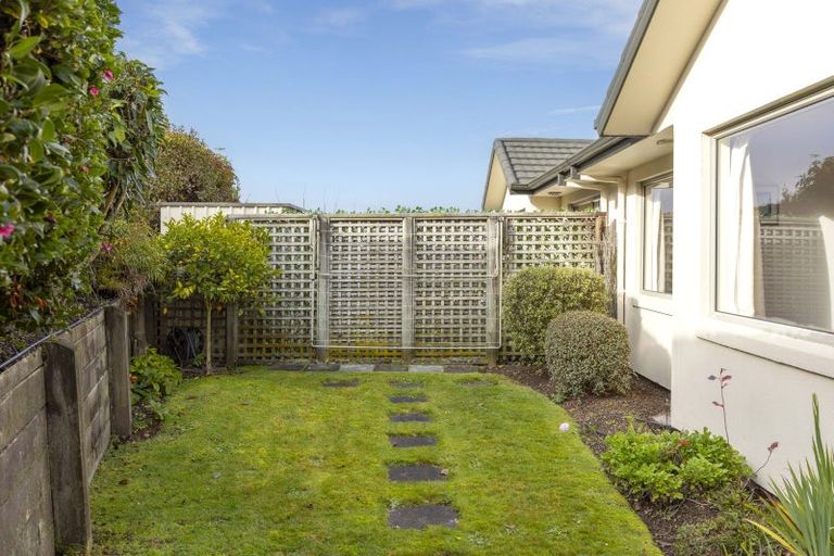 Photo of property in 35 Lakeridge Close, Rangatira Park, Taupo, 3330