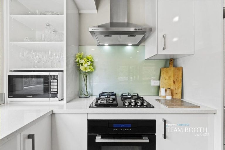 Photo of property in 126 Lynn Road, Bayview, Auckland, 0629