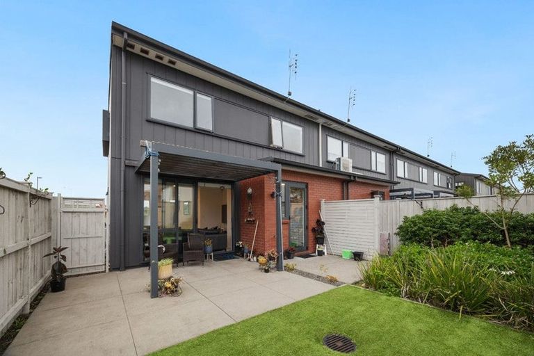 Photo of property in 25 Orona Place, Takanini, 2112