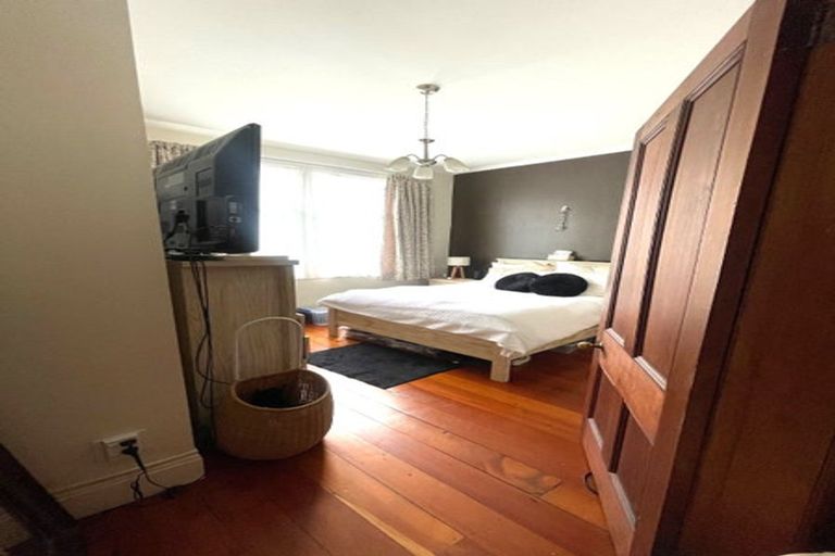 Photo of property in 11 Aorangi Terrace, Thorndon, Wellington, 6011