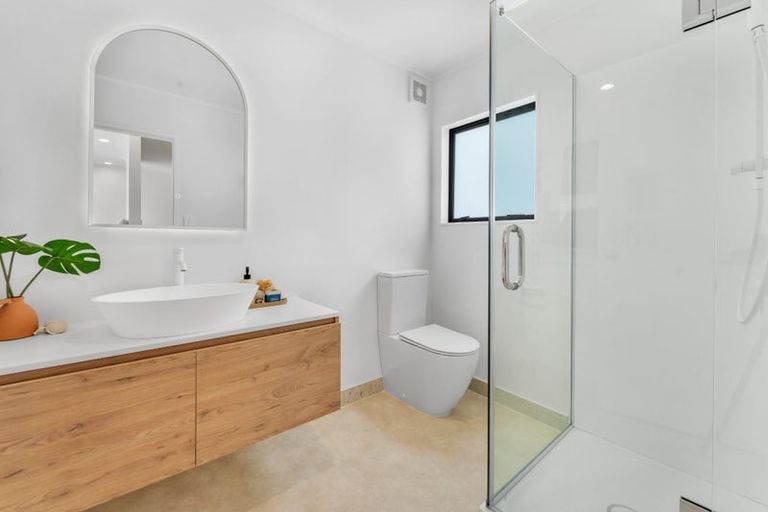 Photo of property in 1/410 Glenfield Road, Glenfield, Auckland, 0629