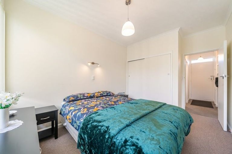 Photo of property in 2/110 Muritai Road, Eastbourne, Lower Hutt, 5013