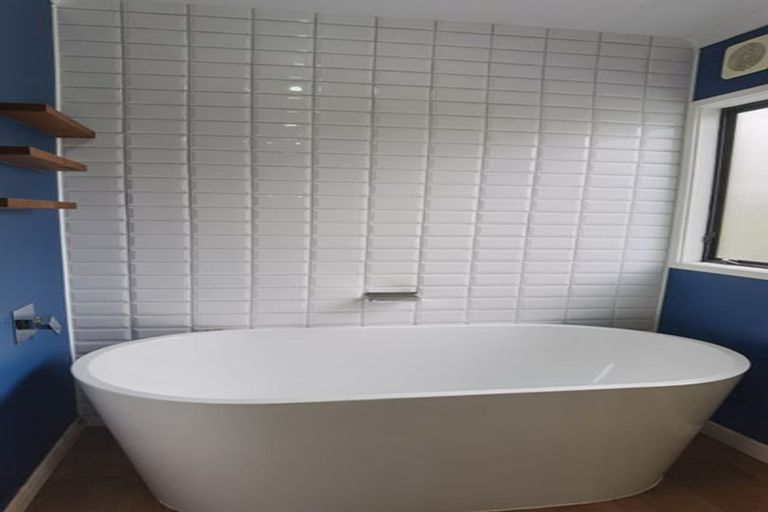 Photo of property in 3 Melia Grove, Goodwood Heights, Auckland, 2105