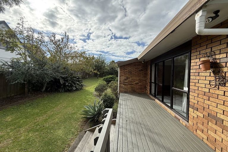 Photo of property in 9 Cambric Place, Botany Downs, Auckland, 2010