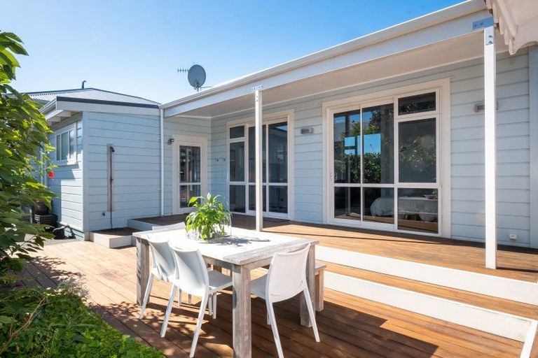 Photo of property in 5 Breakwater Road, Bluff Hill, Napier, 4110