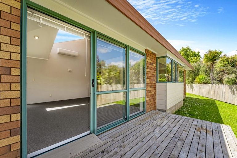 Photo of property in 2/52 Donald Street, Stanmore Bay, Whangaparaoa, 0932