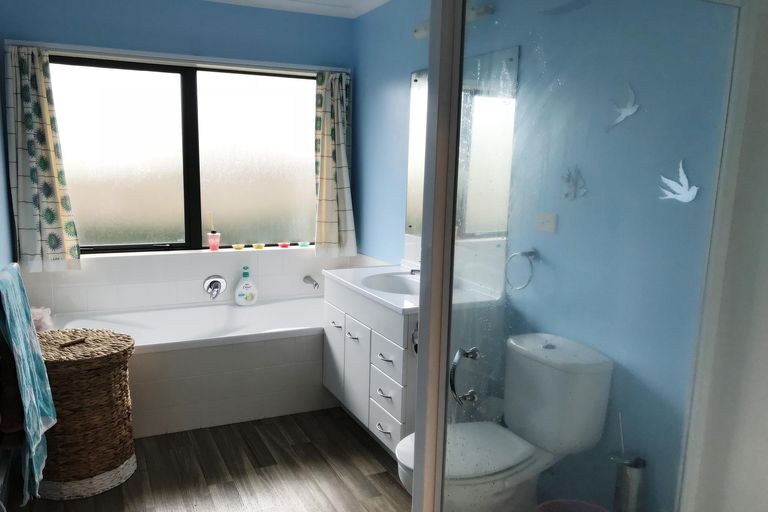 Photo of property in 19 Trillick Place, Tuakau, 2121