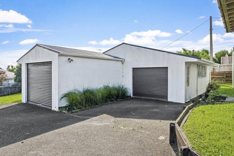 Photo of property in 1006 Whangaparaoa Road, Tindalls Beach, Whangaparaoa, 0930
