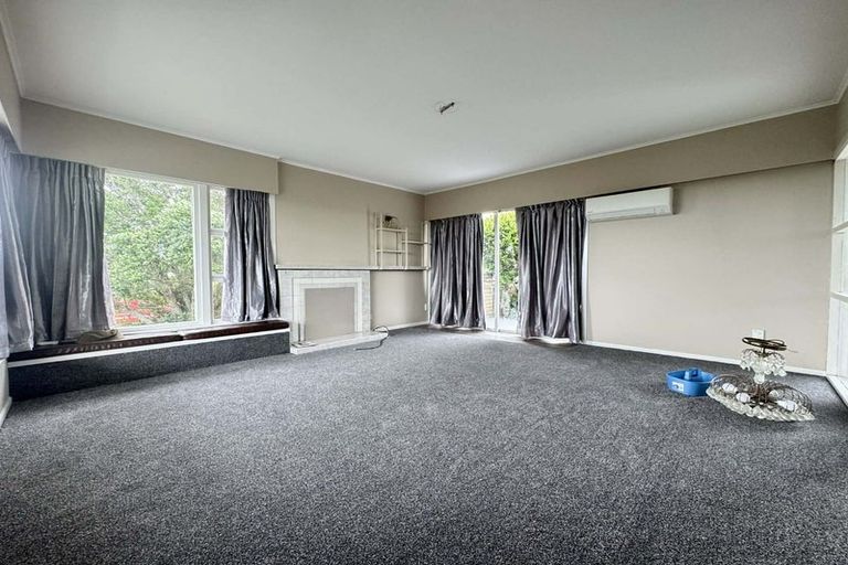 Photo of property in 25 Ellesmere Crescent, Pakuranga Heights, Auckland, 2010