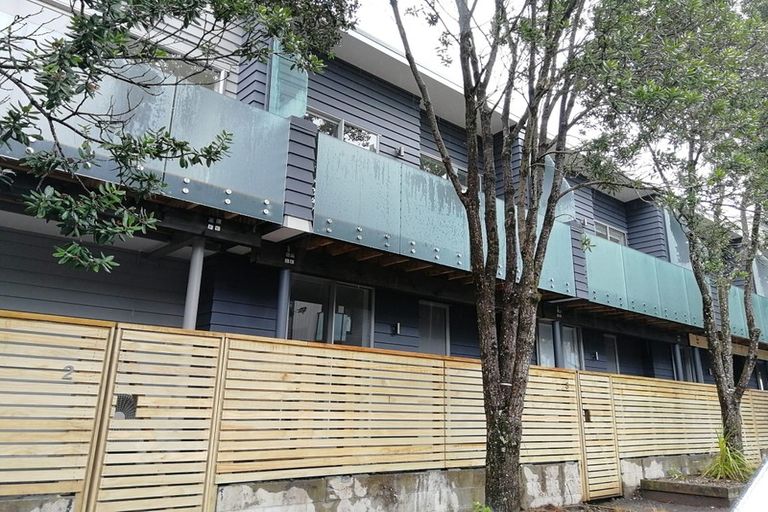 Photo of property in 1 Buncrana Place, Rosehill, Papakura, 2113