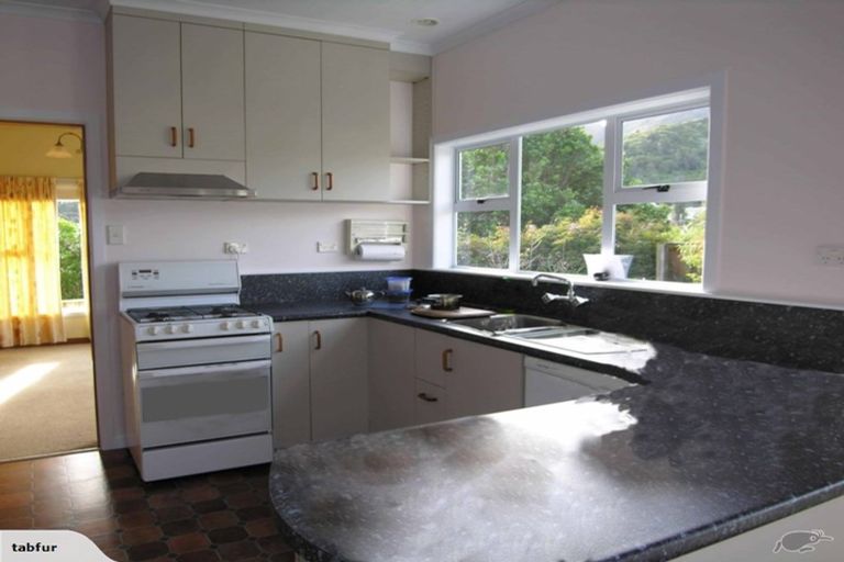 Photo of property in 11 Lucknow Terrace, Khandallah, Wellington, 6035