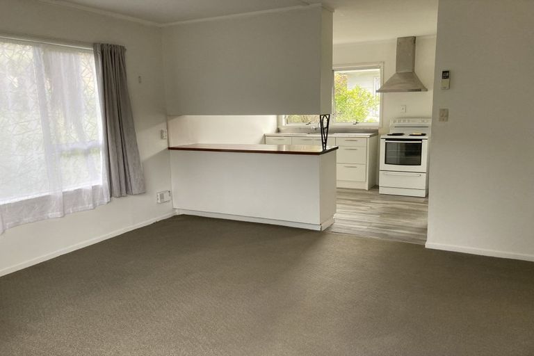 Photo of property in 1/247 Wairau Road, Totara Vale, Auckland, 0627