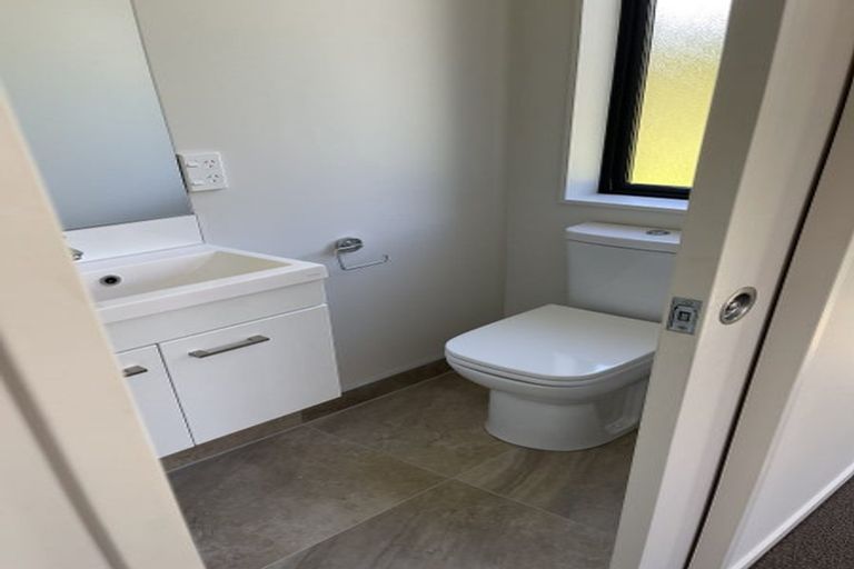 Photo of property in 60c Seymour Road, Sunnyvale, Auckland, 0612