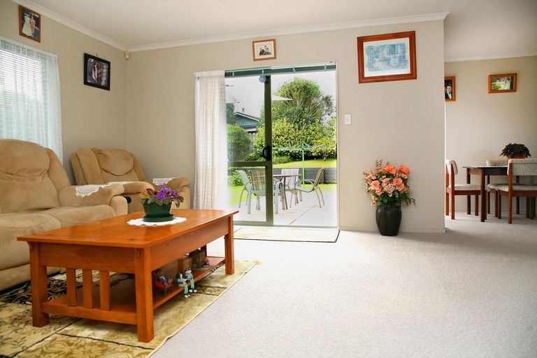 Photo of property in 8 Matilda Place, Weymouth, Auckland, 2103
