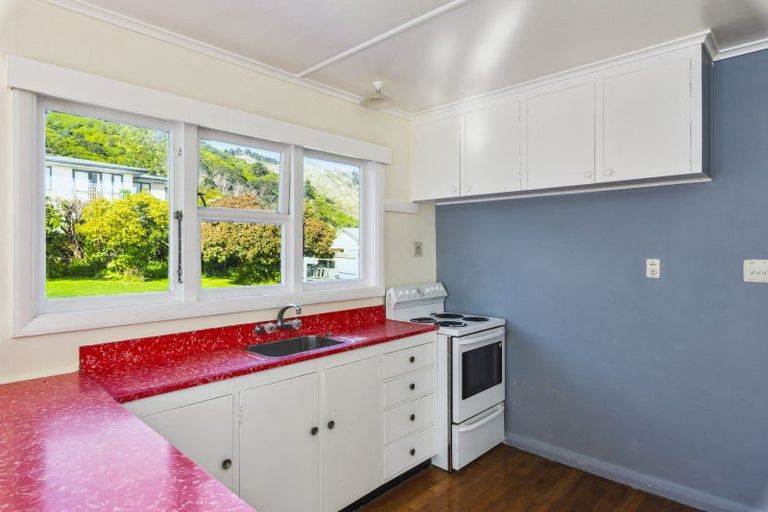 Photo of property in 11 Winara Avenue, Waikanae, 5036