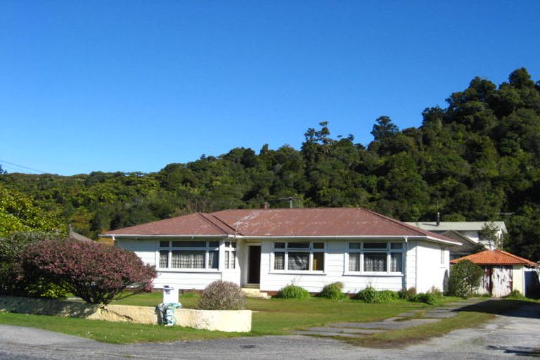 Photo of property in 94 Marlborough Street, Greymouth, 7805