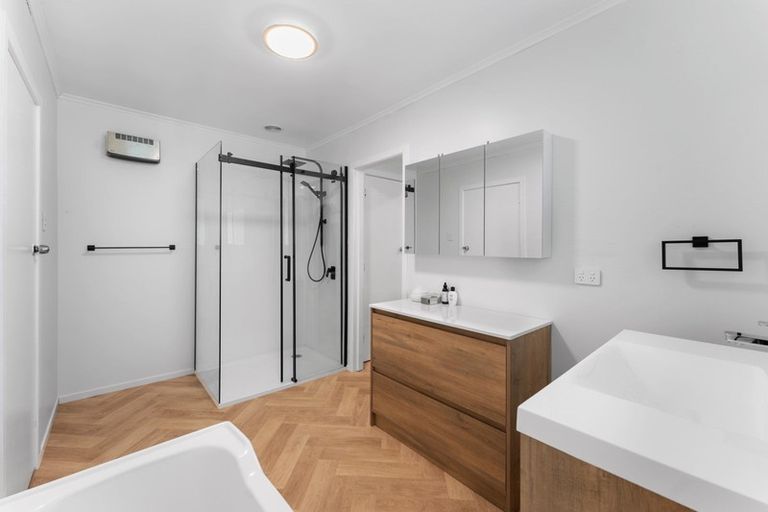 Photo of property in 77 Govett Avenue, Frankleigh Park, New Plymouth, 4310