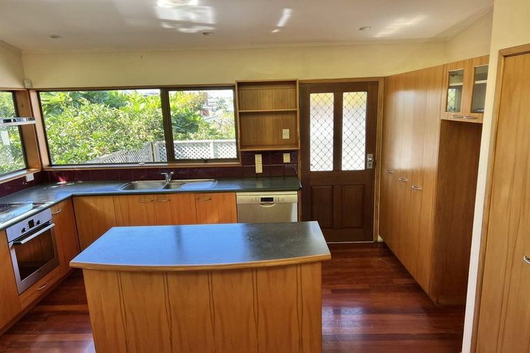 Photo of property in 239 Forrest Hill Road, Forrest Hill, Auckland, 0620