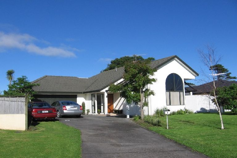 Photo of property in 1 Opal Close, Rosedale, Auckland, 0632