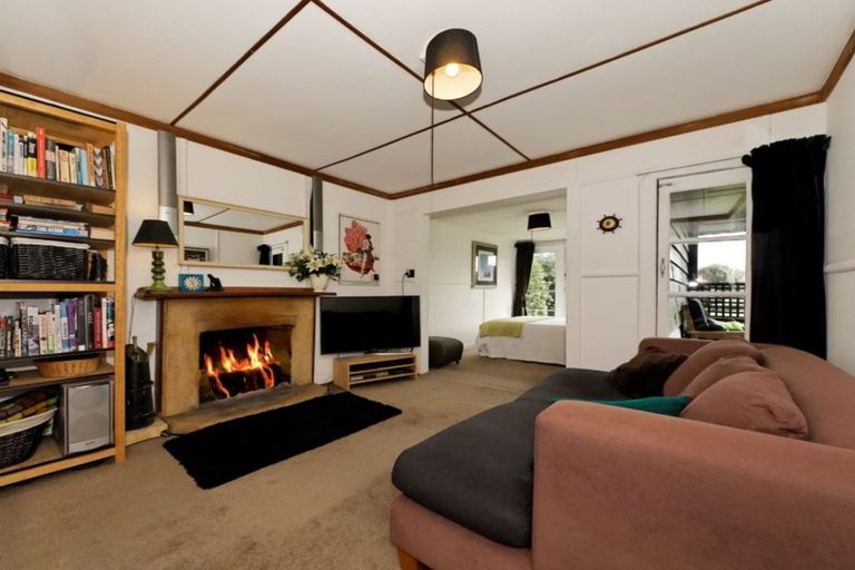 Photo of property in 105 Marine Parade North, Piha, 0772