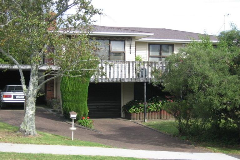Photo of property in 24 Carole Crescent, Pakuranga, Auckland, 2010