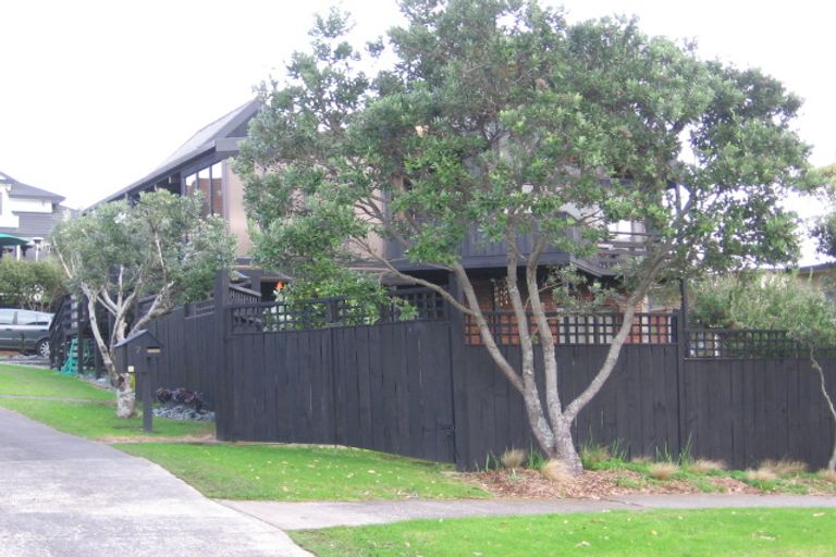 Photo of property in 1/7 Whitby Crescent, Mairangi Bay, Auckland, 0630