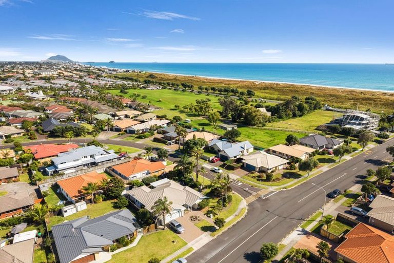 Photo of property in 12 Sandhurst Drive, Papamoa Beach, Papamoa, 3118