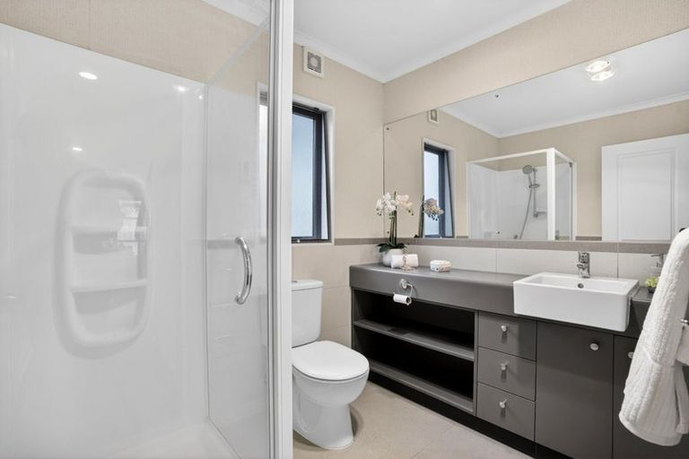 Photo of property in 28 Pickaberry Avenue, Karaka, Papakura, 2113