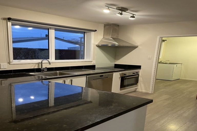 Photo of property in 2/7b Camrose Place, Ilam, Christchurch, 8041