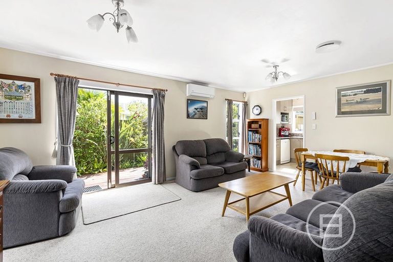 Photo of property in 2/24 Glynnbrooke Street, Te Atatu South, Auckland, 0610