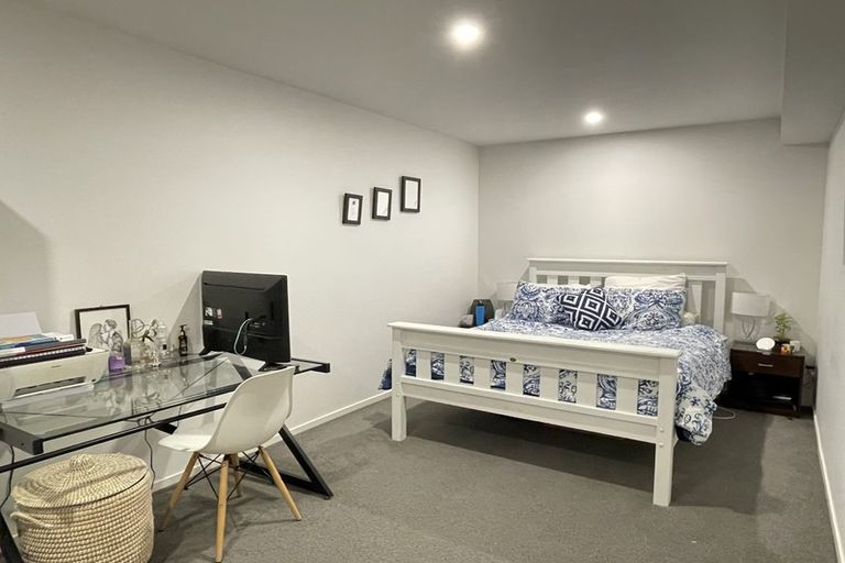 Photo of property in 3/4 Mcquoid Place, Glenfield, Auckland, 0629