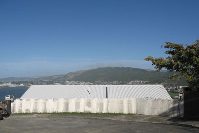 Photo of property in 8 Finn Place, Titahi Bay, Porirua, 5022