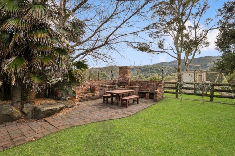 Photo of property in 118 Bethells Road, Waitakere, Henderson, 0781