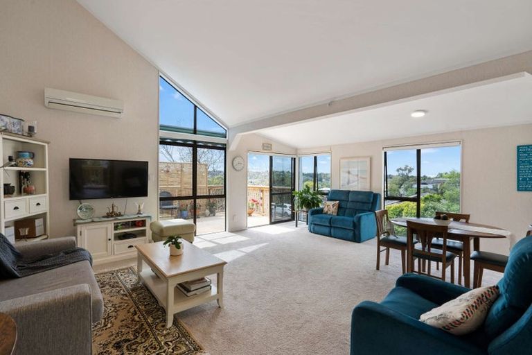 Photo of property in 1/5 Lynngate Place, Hillcrest, Auckland, 0627