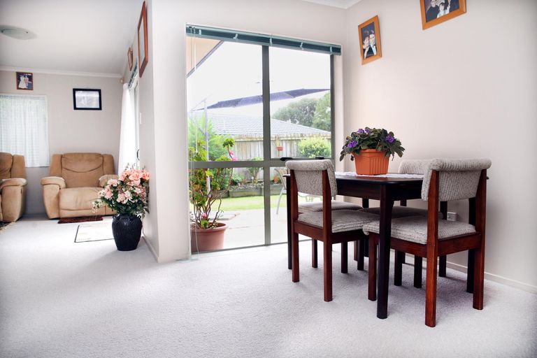 Photo of property in 8 Matilda Place, Weymouth, Auckland, 2103